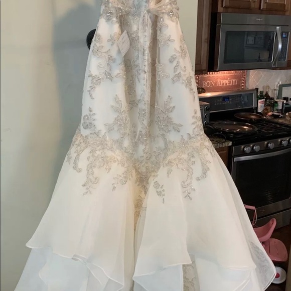 New! Maggie Sottero Couture Wedding Gown Ivory - Picture 6 of 8